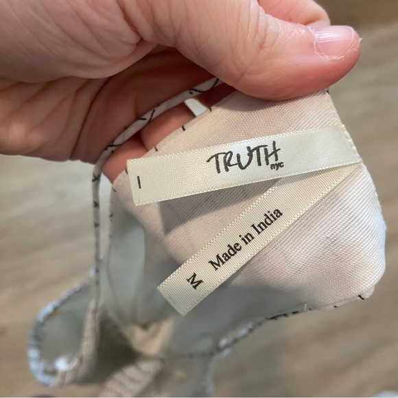 Patterned Shift Dress - Picture 5 of 5